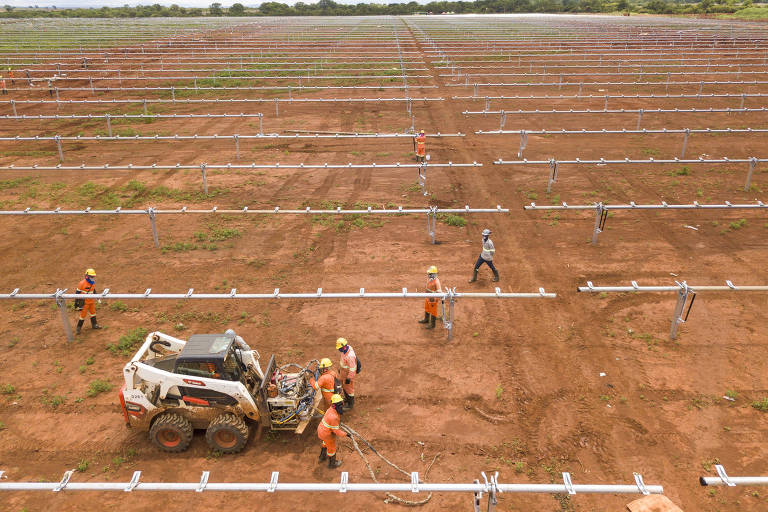 Obras de usinas solares aquecem economia da mineira Janaúba