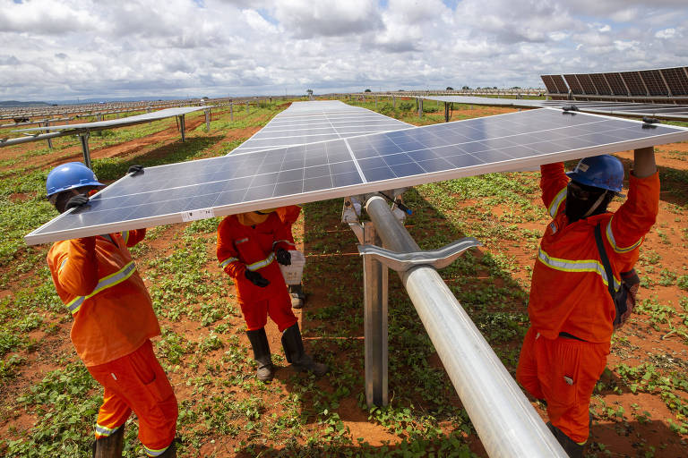 Obras de usinas solares aquecem economia da mineira Janaúba